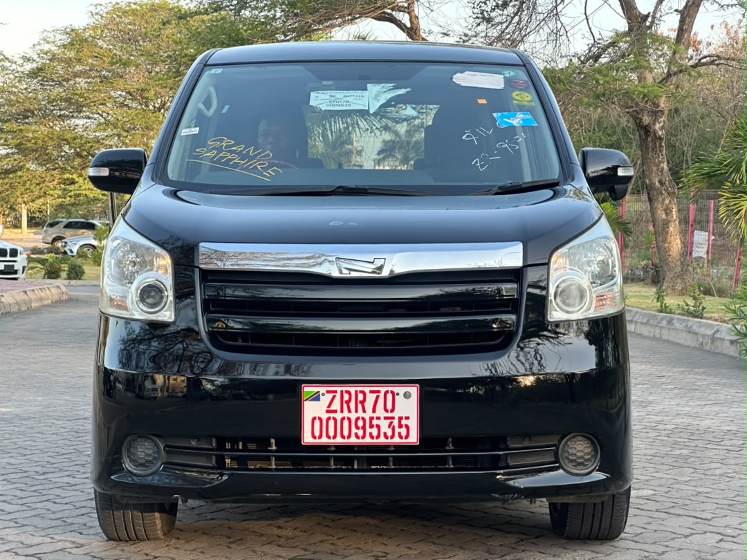 TOYOTA NOAH NEW MODEL X
